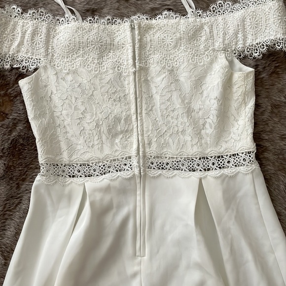 Francesca’s White Lace Bodice Off-the-Shoulder Mini Dress Small NWT - Picture 10 of 11